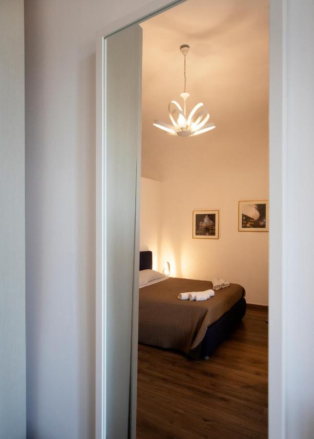 Rooms In Shared Apartment - City Center Katánie Exteriér fotografie